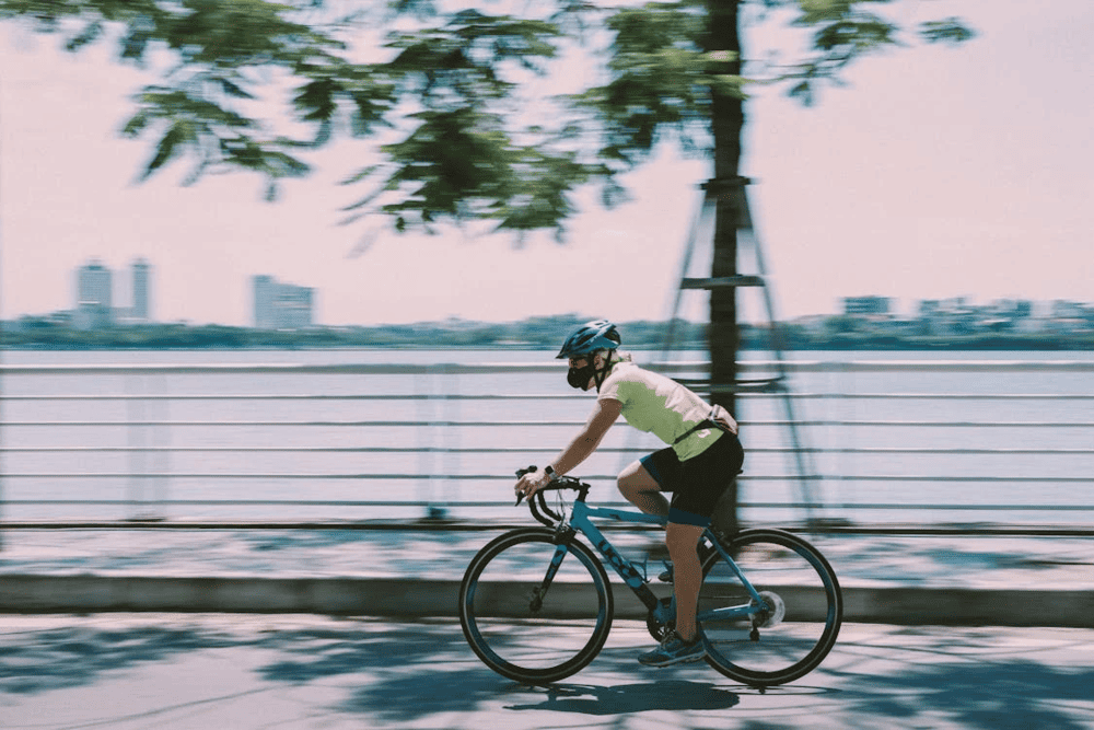 Cycling by West Lake not only promotes health but also deepens one&rsquo;s appreciation for Hanoi&rsquo;s spatial beauty (Source: Pexels)